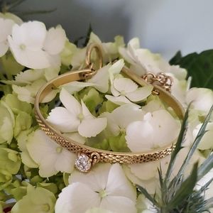 Gold Tone & Crystal Solitaire Dangling Diamong bracelet